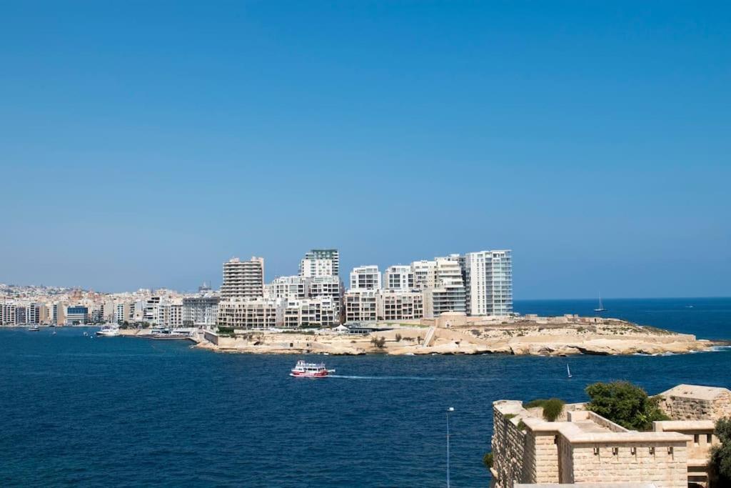Vallettastay - Harbor View Gem -Sea View 2 Bed Apt Extérieur photo